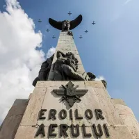 E Ziua Aviaţiei Române. Avioane F-16 ale forţelor române şi F-18 din Finlanda survolează Bucureștiul - Foto: INQUAM Photos/ Octav Ganea - Imagine cu rol ilustrativ