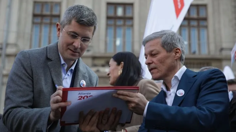 Cioloș și Barna trebuie să caute o nouă soluție pentru alianță. Foto Inquam Photos/Octav Ganea