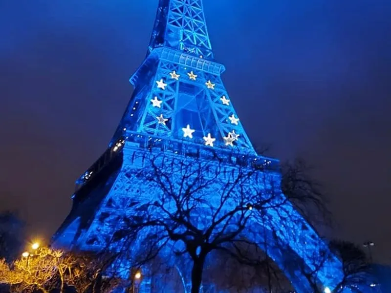 Turnul Eiffel, luminat în culorile UE. FOTO: facebook