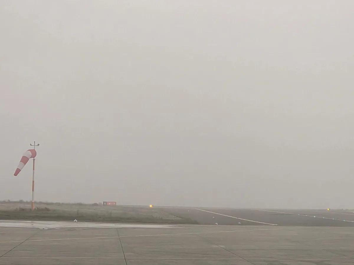 Ceața paralizează traficul aerian la Iași: două zboruri redirecționate și unul anulat