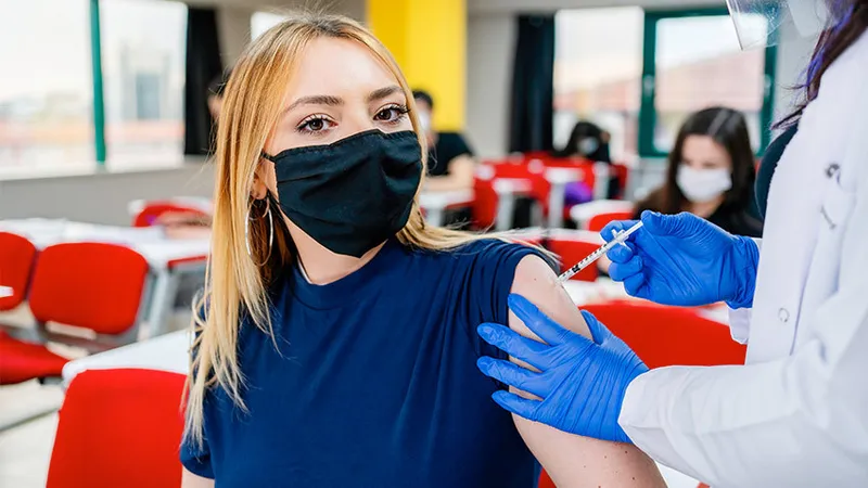 Cum pregătesc Ministerul Sănătății și Ministerul Educației campania de vaccinare / Medicine Michigan