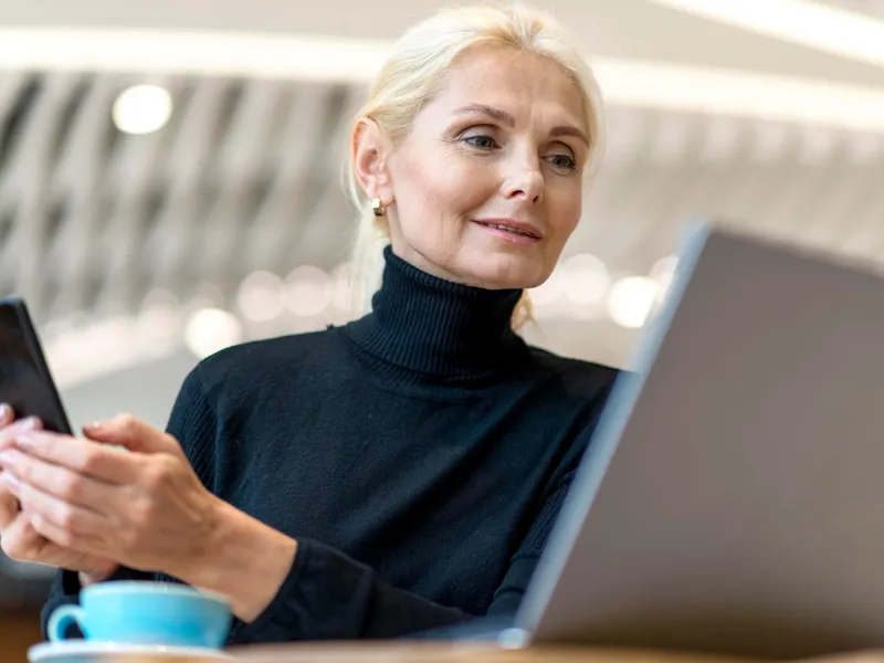 Pensionarii cu pensie de 1.281 lei pot lua bani în plus. Care sunt condițiile de acordare a sumelor foto: Freepik (fotografie cu caracter ilustrativ)