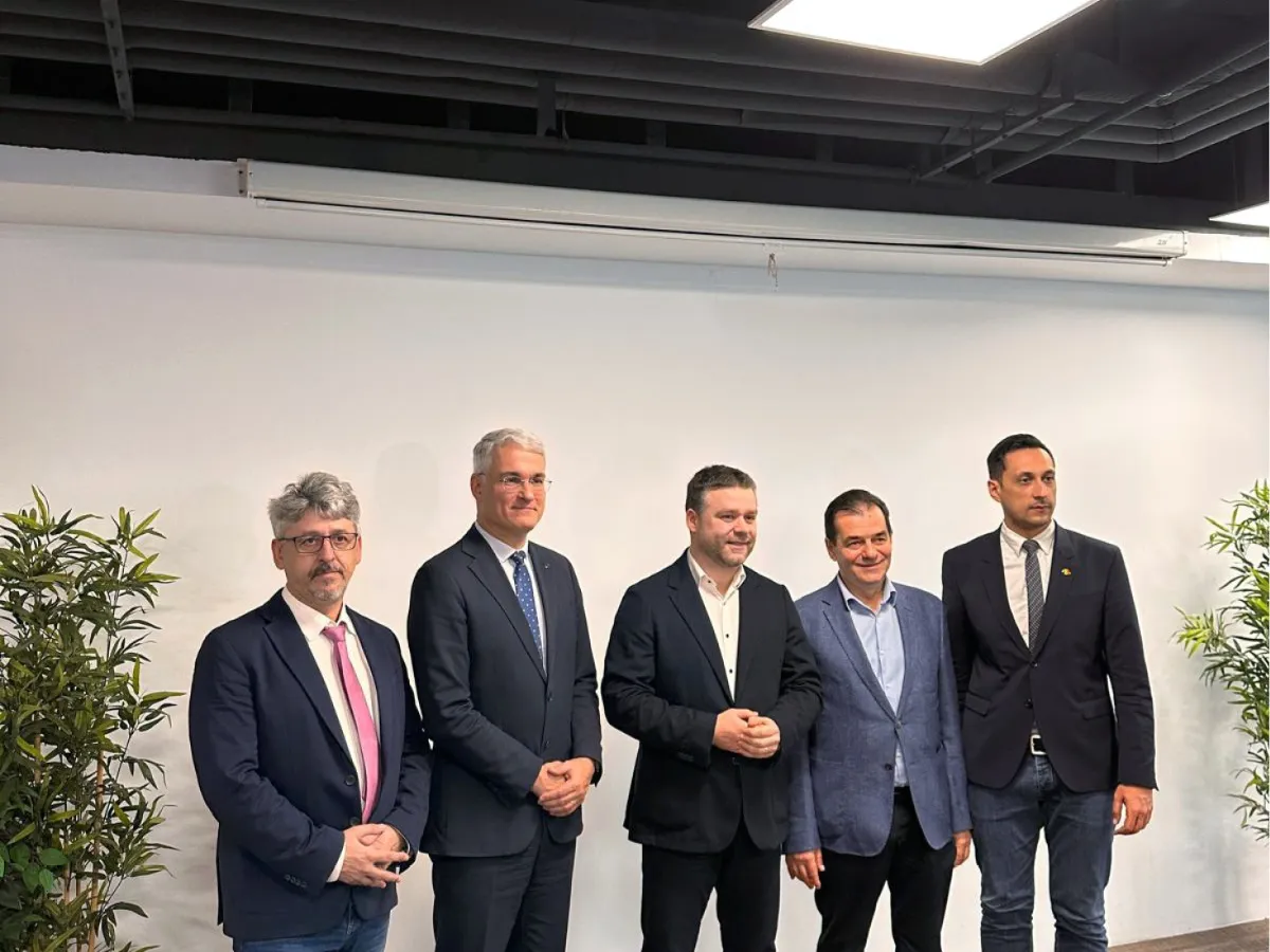 Ciprian Ciucu și susținătorii politici - Foto: Arhiva