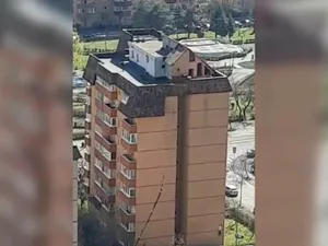 Un bărbat a reușit să-și construiască o vilă chiar pe un bloc de 8 etaje. E complet legal  - Foto: Captură Video / Facebook / Brașov - fapte sau vorbe? /