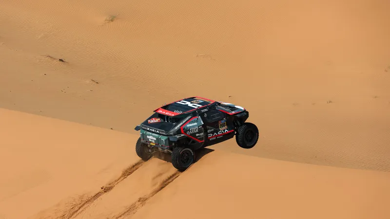 Zi istorică! Dacia, prima victorie în Dakar. Al-Attiyah, la 25 minute de locul 3 - Foto: DPPI / Red Bull Content Poo