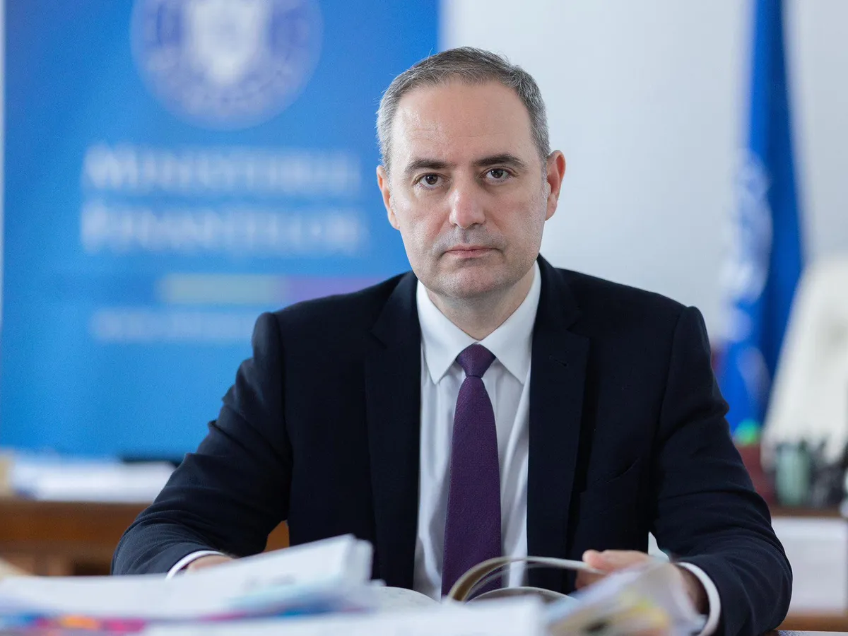 Ministerul de Finanțe explică căderea leului: Instabilitatea politică împinge leul la minim istoric