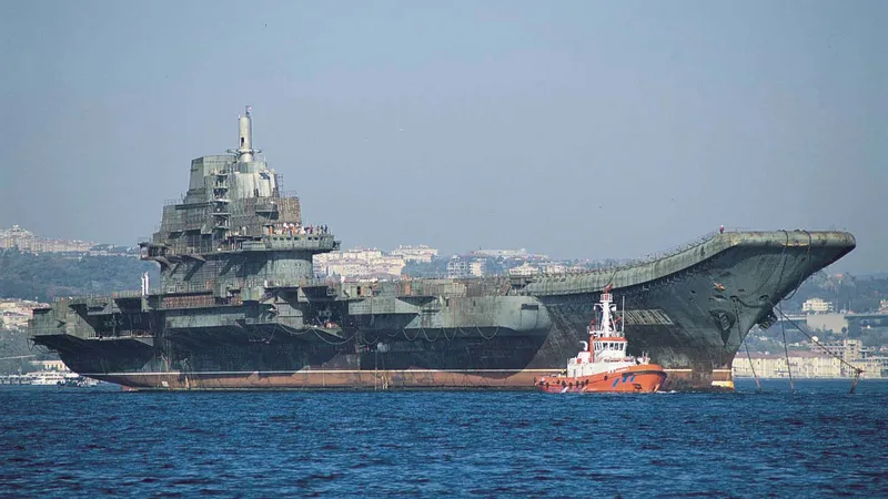 China își arată mușchii cu două portavioane la exerciții simultan. Unul, de fabricație sovietică - FOTO: Naval War College