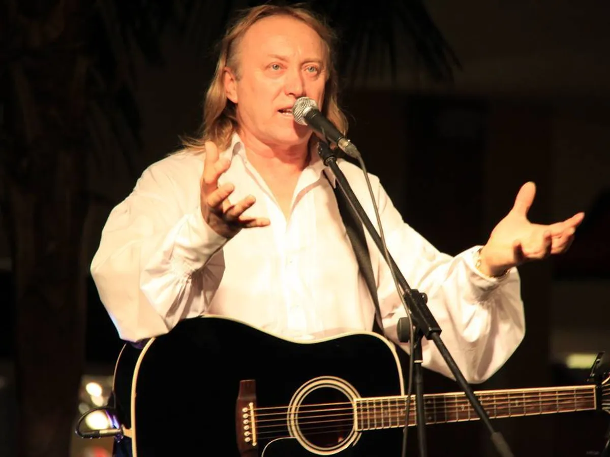 Cum și-a întemeiat Hrușcă o familie frumoasă în Canada acum 30 ani? Ce naționalitate are soția lui?