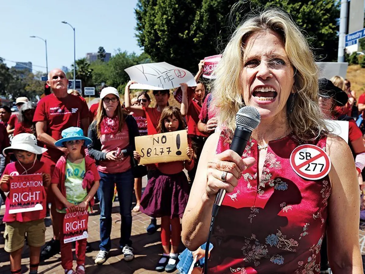 Părinți și copii au mărșăluit în 2015 în Los Angeles, opunându-se efortului de a stopa „credințele personale“ în privința vaccinării