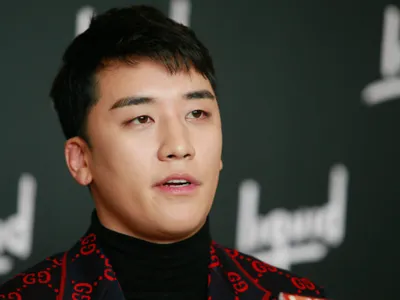 Fostul cântăreţ de K-pop Seungri, „pește” pentru investitori. A fost condamnat la 3 ani închisoare. / Foto: nme.com