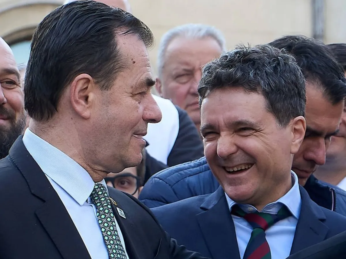 Consilierul prezidenţial Ludovic Orban şi cel pe care îl sfătuieşte - Foto: Profimedia Images