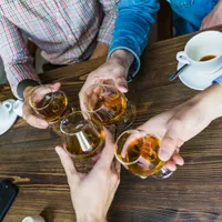 Cum poți scăpa rapid de mahmureală? Remedii rapide după o noapte în care ai petrecut cu alcool - Foto: Freepik.com (rol ilustrativ)
