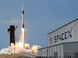 Nava SpaceX cu patru astronauţi la bord a revenit pe Pământ  / Xspace