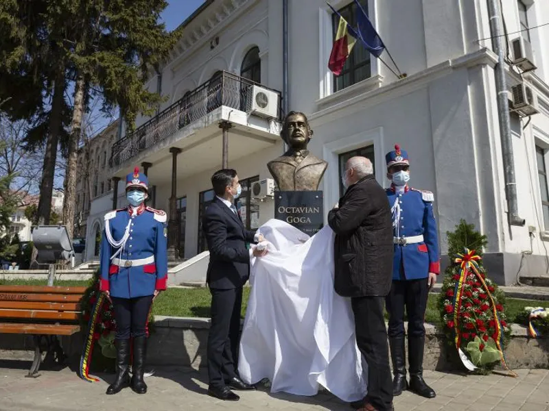 Inaugurarea bustului lui Goga, primul premier susținător al Germaniei naziste, in timpul căruia s-au adoptat legi antisemite, a arătat ca românii nu își cunosc istoria. Facebook Primaria Iași