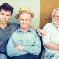 Daniel Funeriu a rămas în Franța și lăsat în țară doi bunici, care se tânguiau că este „printre străini“
