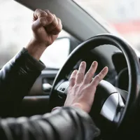 Sancțiunile pentru șoferii agresivi și vitezomani nu au ținut 6 luni. Deputații au votat „relaxarea”. / Foto: thesilverlining.com