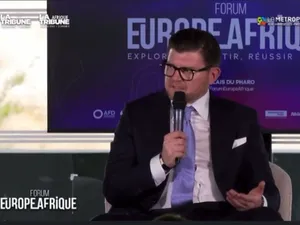 Cine e românul care a vorbit la Forumul Europa Africa, organizat de Emmanuel Macron Foto: captură video Youtube