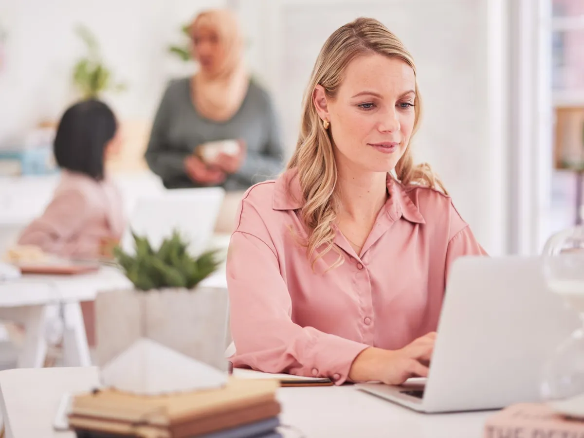 OCDE: Salariile au crescut mult mai mult decât productivitatea. Așa s-a ajuns la datorii de 1.100 miliarde lei