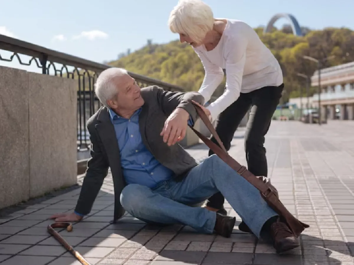 Un copil de 13 ani a făcut un dispozitiv util pentru pensionari. A câștigat 25.000 $. L-a inspirat bunica