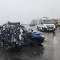 „Drumum morții”, DN 2, și-a luat iar tributul. Accident mortal, între o ambulanță și o mașină - Foto: ISU Vrancea