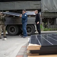 FOTO Elon Musk va trimite sisteme de economisire a energiei Tesla Powerwall în Ucraina/FOTO: Facebook/Михайло Федоров