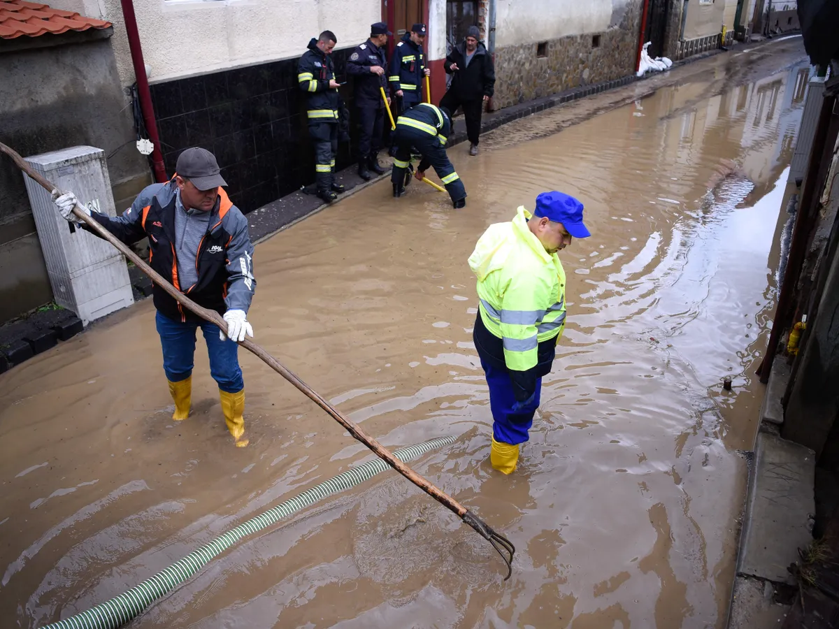 Cod roșu de averse torențiale în zone din județele Argeș, Prahova și Dâmbovița. Când se întâmplă - FOTÖ Inquam Photos / Alex Nicodim