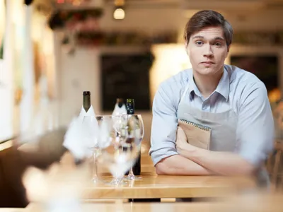 Chelner în Restaurant - Foto: Freepik (rol ilustrativ)