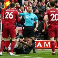 Constantine Hatsidakis şi Andrew Robertson, în timpul meciului - Foto: Profimedia Images - imagine cu caracter ilustrativ