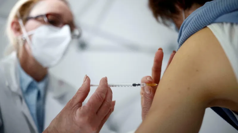 Norvegia îşi amână redeschiderea totală şi extinde vaccinarea tinerilor între 12 și 15 ani / RFI