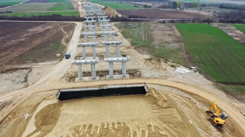 Cum se lucrează pe Autostada A0 Sud? Turcii de pe lotul 3, la 60% cu o lună înainte de termen - Foto: Facebook/Asociația Pro Infrastructură