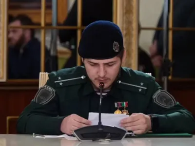 VIDEO. Imagini hilare cu fiul dictatorului Kadîrov. Moștenitorul Ceceniei nu a putut citi corect niciun cuvânt într-o propoziție