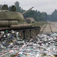Armata Rusiei e la fundul sacului. Studioul de film Mosfilm donează tancuri şi tractoare de recuzită - Foto: Profimedia Images