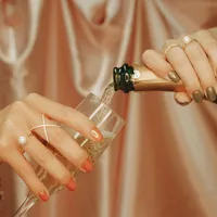 Cum poţi da faliment, dacă aduci şampanie pe firmă, din străinătate, şi nu faci ce trebuie? - Foto: Pexels/Ari Roberts