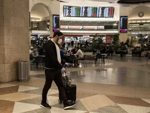 La Ben Gurion, toţi pasagerii care sosesc, israelieni sau străini, sunt în prezent direcţionaţi către centre de testare PCR -Foto: Profimedia Images