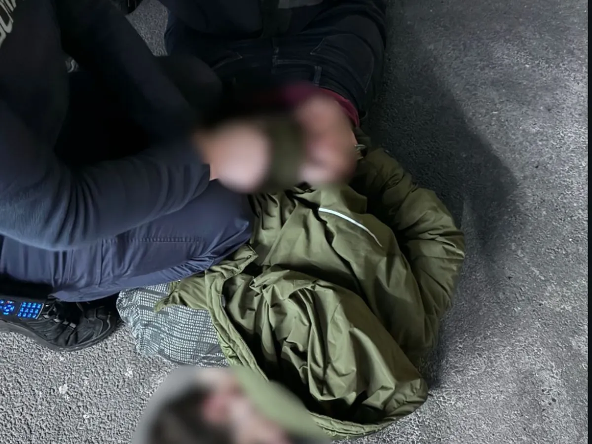 O bancă din București, vandalizată de un cetățean grec. S-a enervat și a început să spargă lucruri - Foto: amator