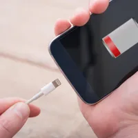 4 greșeli pe care le facem zilnic ce distruge bateria telefonului - Foto: Profimedia images