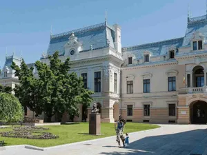 Lista „pensionarilor” din cauza cărora mascații antitero au răscolit ieri Primăria Iaşi - Foto: Primăria Iaşi