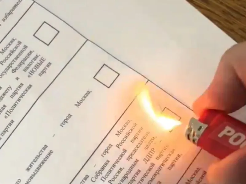 VIDEO Cerneala de pe buletinele de vot  din Rusia dispare după ce ai votat - Foto: captură video X/Igor Sushko