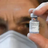 UE, pregătită pentru eventualitatea injectării unei a 3-a doze de vaccin anti-COVID Pfizer/ Foto: hotnews.ro