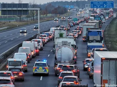 Un şofer de camion român a intervenit salvator într-un accident pe o autostradă din Germania