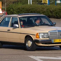 Mercedes-ul „Cobra” era să falimenteze producătorul. Un taxi 240D a făcut 7.000.000 km și încă merge - Foto: autojournal.fr