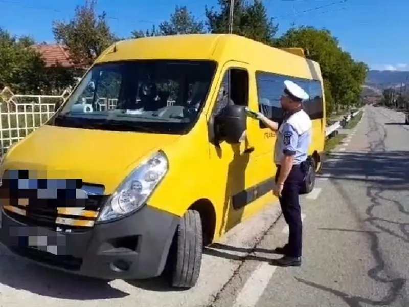 Poliția a verificat microbuzele școlare Foto: IGPR