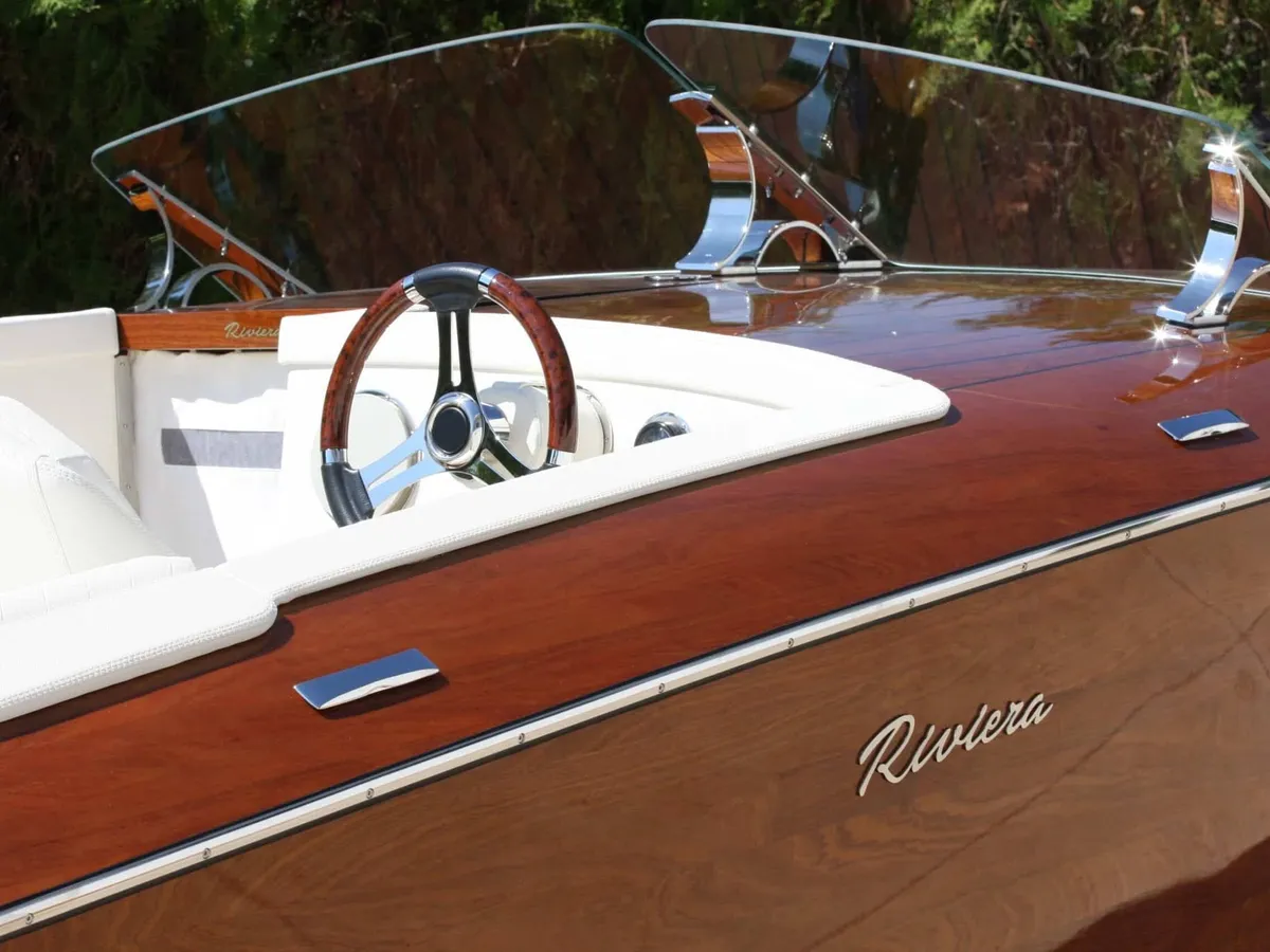 Barcă lux Riviera 900 - Foto: Facebook / Valentin Stoyanov