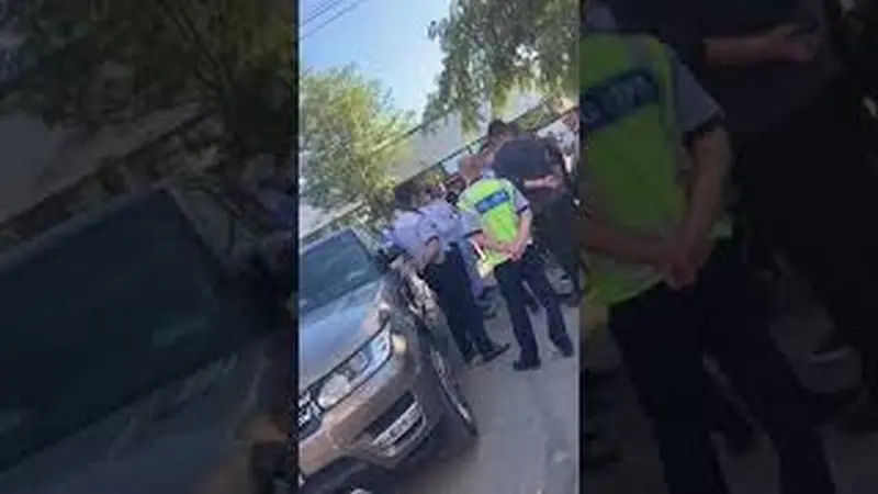 Momentul când poliția discută  cu Mohammad Murad. Captură video