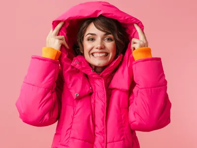 Cum să eviți deteriorarea jachetei de puf la spălare? Nu repeta aceste greșeli frecvente - Foto: Freepik (Imagine cu rol ilustrativ)