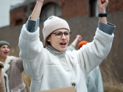 Femeie care protestează - Foto: Freepik (Imagine cu rol ilustrativ)