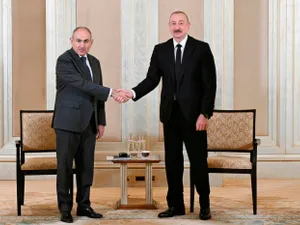 Întâlnirea prim-ministrului Armeniei, Nikol Pașinian (stânga), cu președintele Azerbaidjanului, Alham Aliyev - Foto: Profimedia Iages
