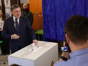 Alegeri prezidențiale 2025. Crin Antonescu: "Am votat pentru o României unită, puternică și demnă" - Foto: Inquam Photos / Octav Ganea