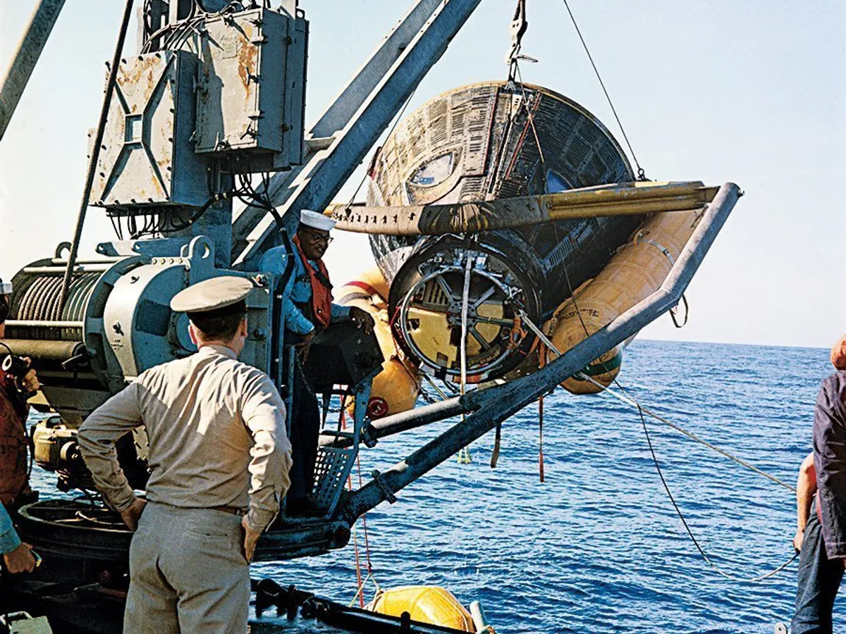 In 1966, Gemini 8 a fost ridicată la bordul vasului USS Leonard F. Mason...