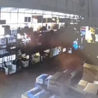 Infractori români, implicați în furturi de 4,5 milioane de euro în Franța Foto: camere de supraveghere depozit Franța